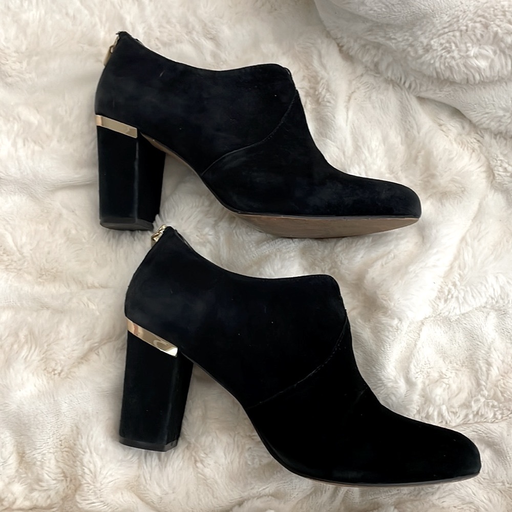 ADRIENNE VITTADINI Black “KANTRELLE” Booties - Picture 2 of 9